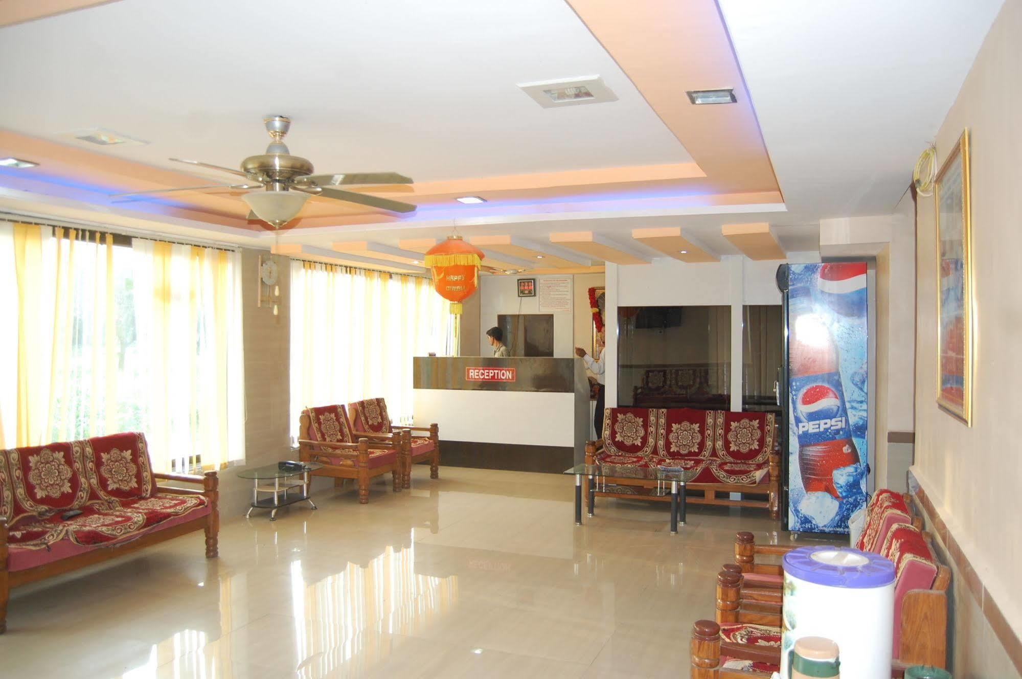 Hotel Sai Shraddha Ширди Экстерьер фото