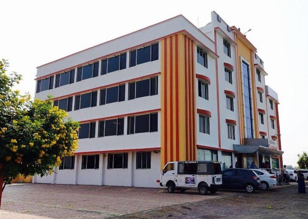 Hotel Sai Shraddha Ширди Экстерьер фото